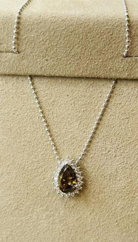 The beauty of a brown natural diamond (champagne)